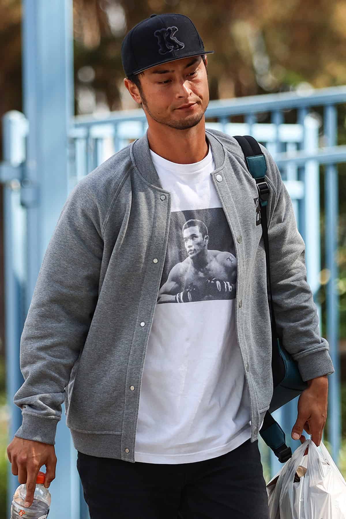 2024年10月、義兄の山本 “KID” 徳郁さんのTシャツを着ていたダルビッシュ有(MLBの公式Xより)
