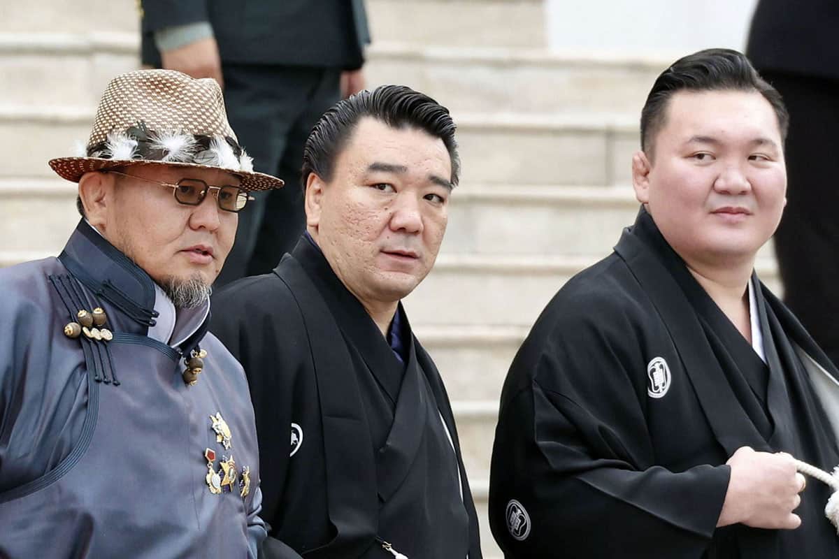朝青龍・日馬富士・白鵬、両陛下のモンゴルご訪問に元横綱3人がそろい踏み!…