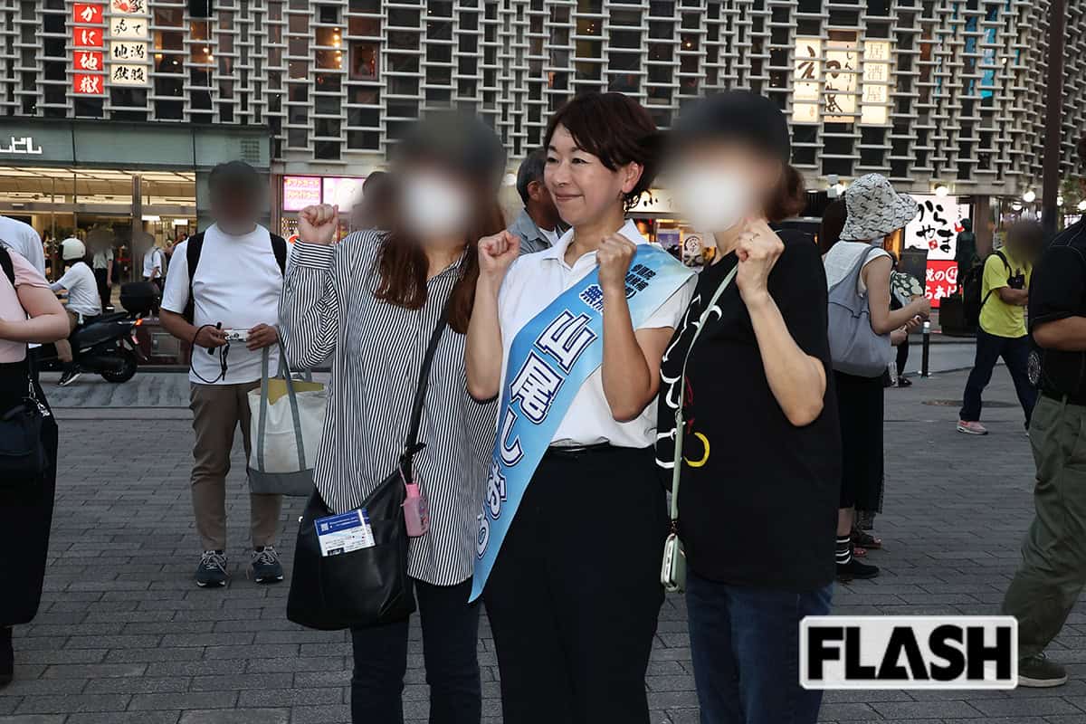 聴衆と交流する山尾志桜里氏