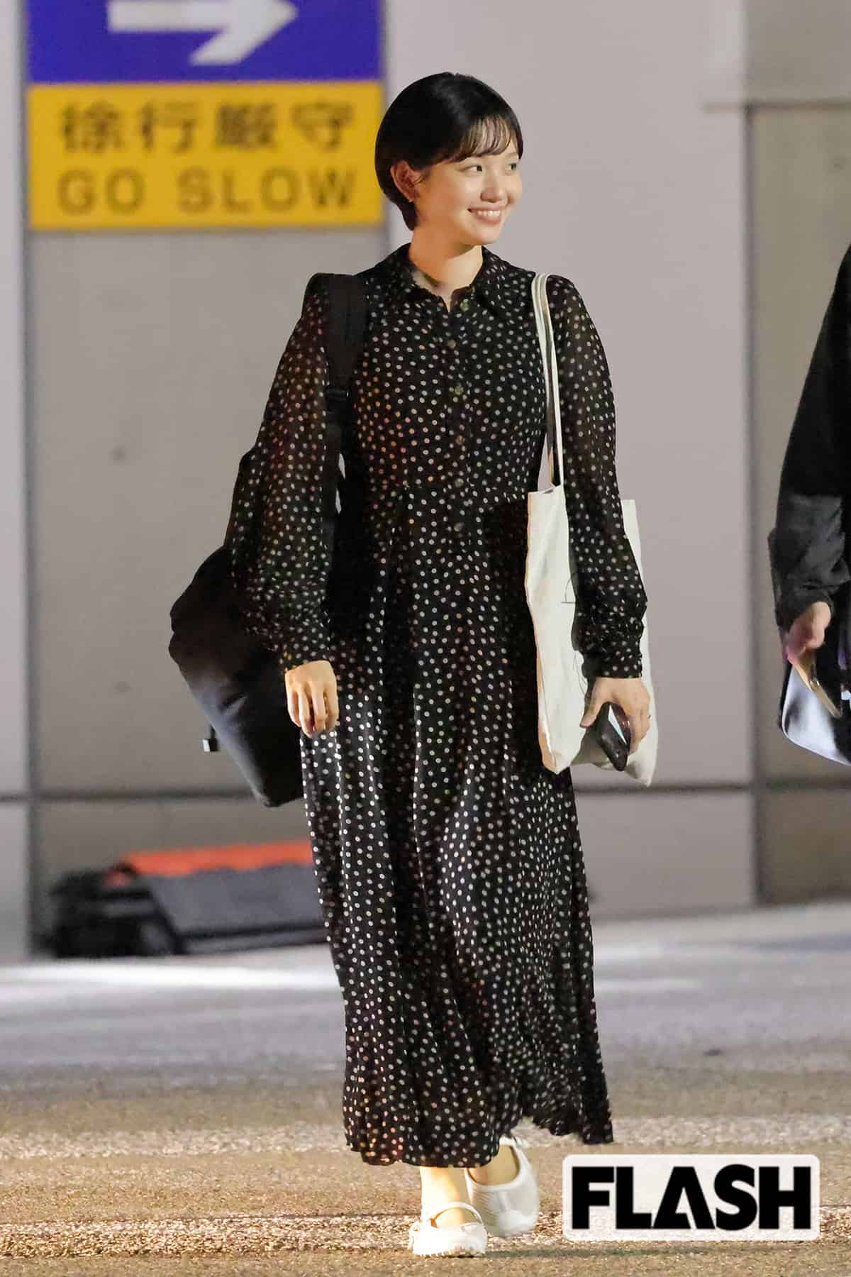 笑顔の田中瞳アナ