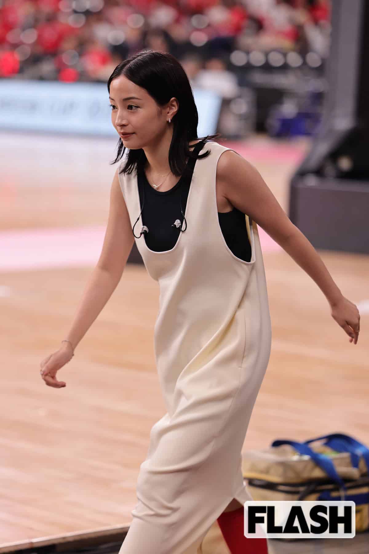 会場に入る広瀬すずに、観客からは大きな歓声があがった
