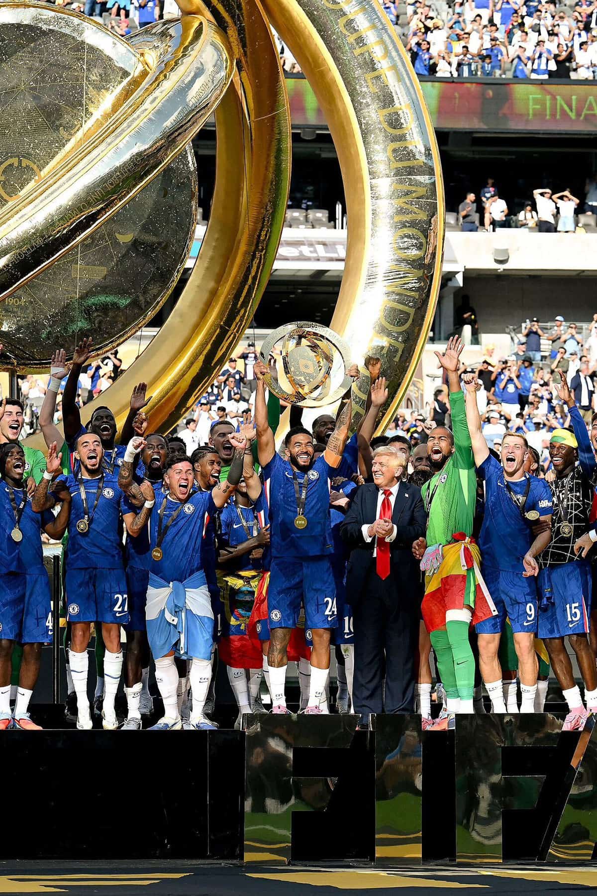 チェルシーFC、FIFAクラブW杯優勝「167億円」獲得の快挙も…トランプ大統領の “表彰台居座り” で台無し