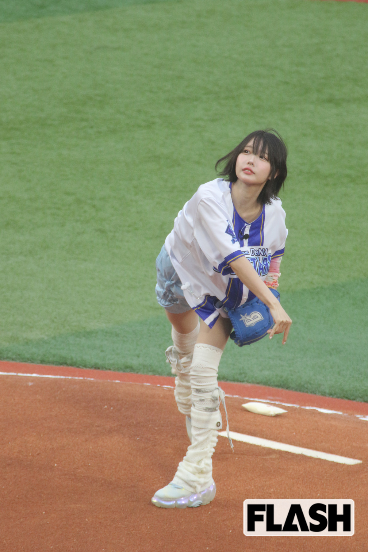 2025年7月12日、横浜スタジアムで行われた横浜DeNAベイスターズ対巨人戦にて、始球式をおこなった歌手でタレントのあのちゃん