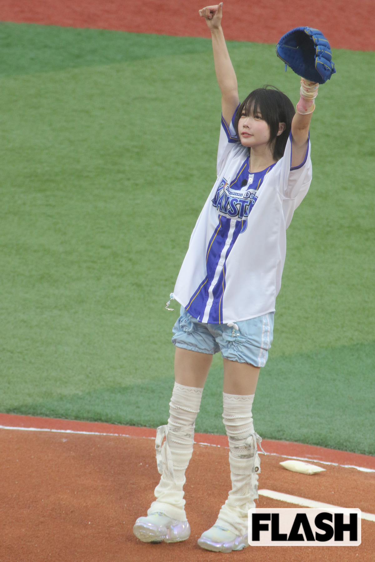 2025年7月12日、横浜スタジアムで行われた横浜DeNAベイスターズ対巨人戦にて、始球式をおこなった歌手でタレントのあのちゃん