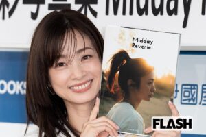 上戸彩　15年ぶりの写真集をベッキーも絶賛　「撮影は、腹筋が割れそうなく…