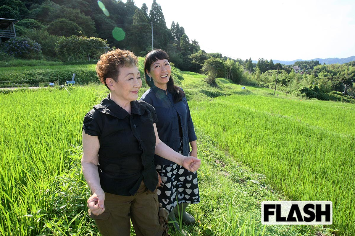 カメラマンのリクエストで、加藤登紀子はヒット曲『リベルタンゴ』を少しだけ踊ってくれた