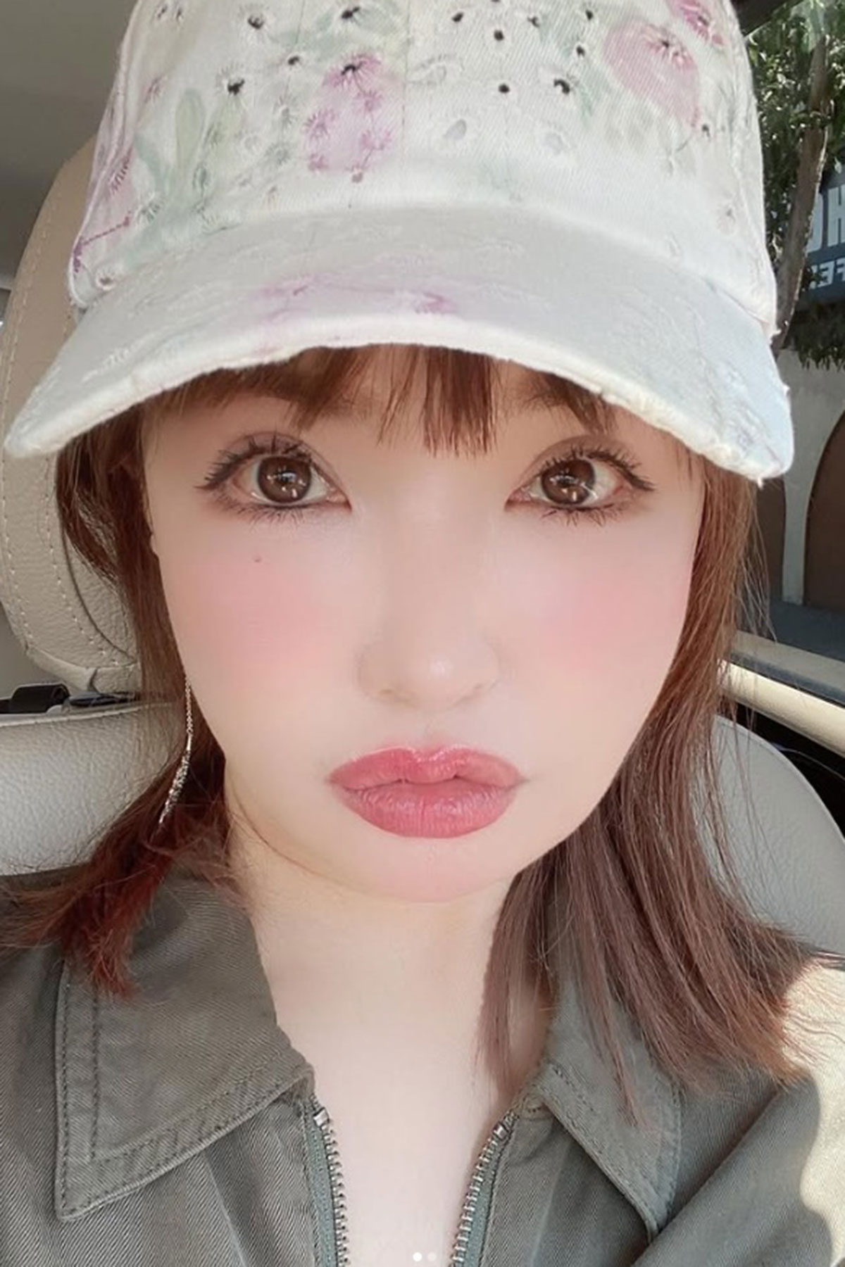 整形疑惑が浮上した平子理沙の投稿。元からアヒル口なのに加えリップグロスでより強調されたようだ（写真・本人Instagramより）