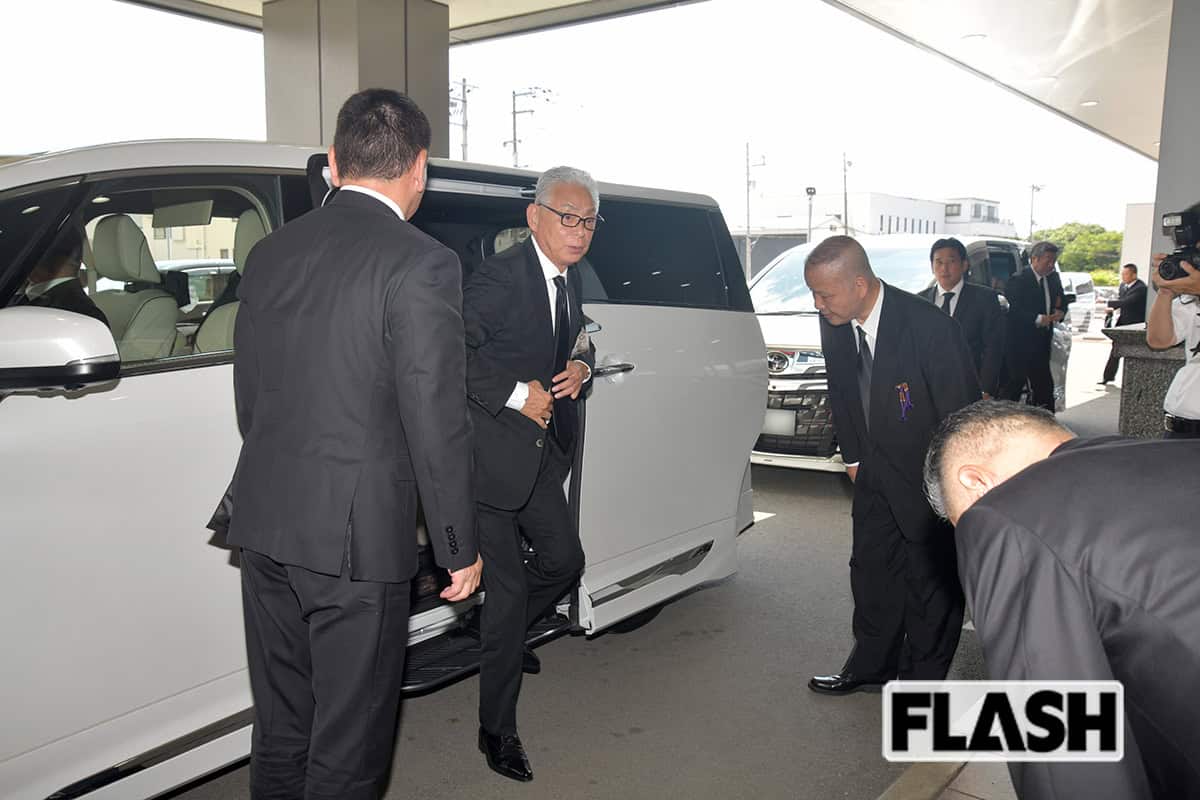 葬儀に参列した稲川会内堀和也会長（写真・馬詰雅浩）
