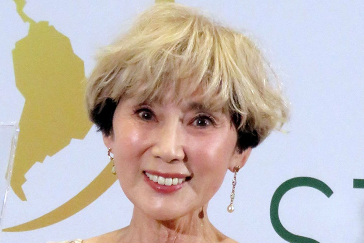 秋野暢子、1980年代に共演した元人気アイドルらとハワイで再会!　往年を…
