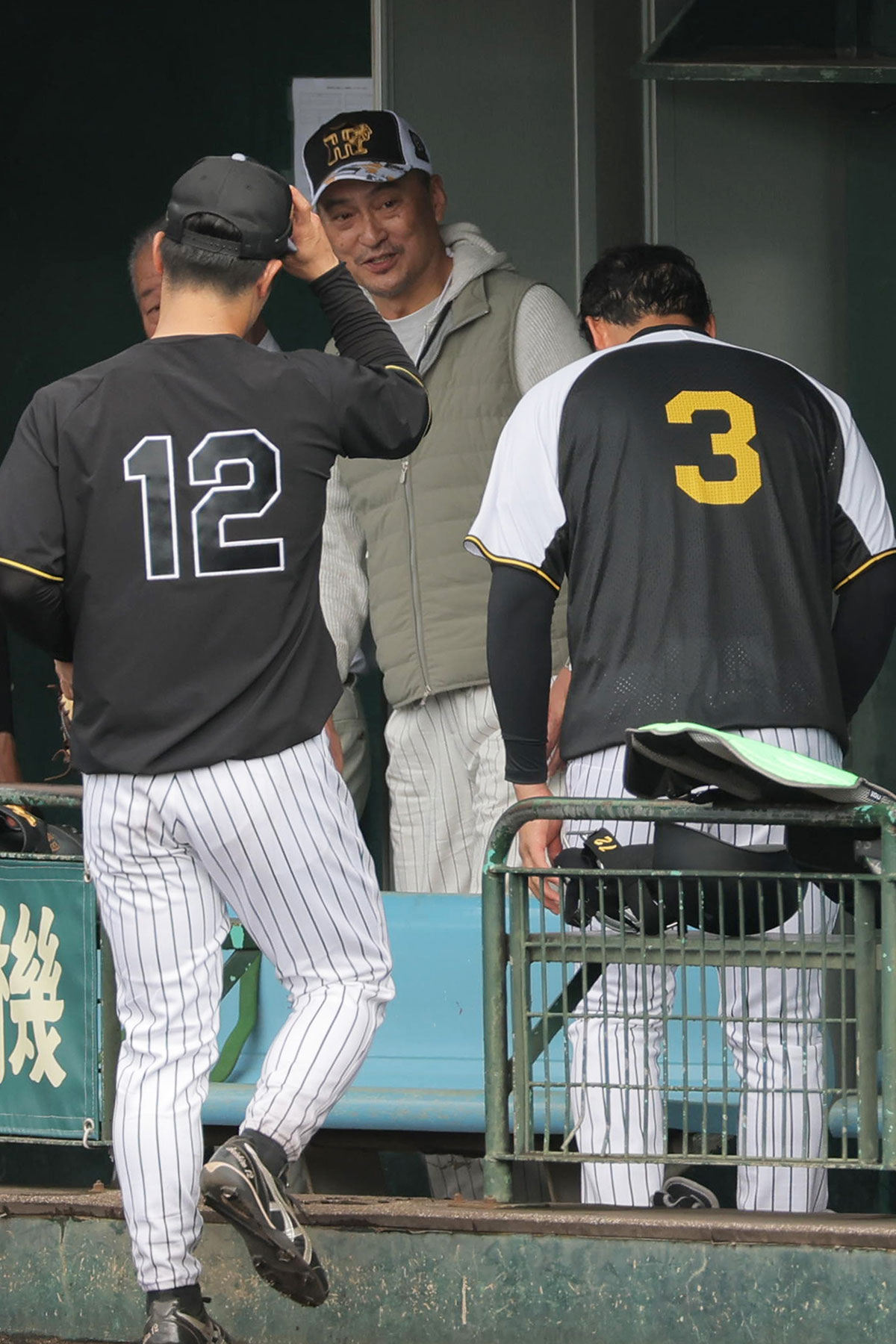 2025年2月には、阪神のキャンプを観戦し、ベンチに入って選手らと話す姿も目撃されている