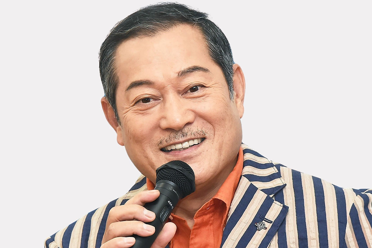 71歳・松平健、動画で「極激辛やきそば」に悶絶!　若手芸人並みに体を張る…