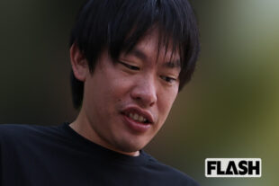 【独自】“お騒がせ編集者”箕輪厚介氏が溺れた“サンダル不倫”、「27歳Eカップインフルエンサー」と逢瀬のあと家族のもとへ…直撃の回答は？
