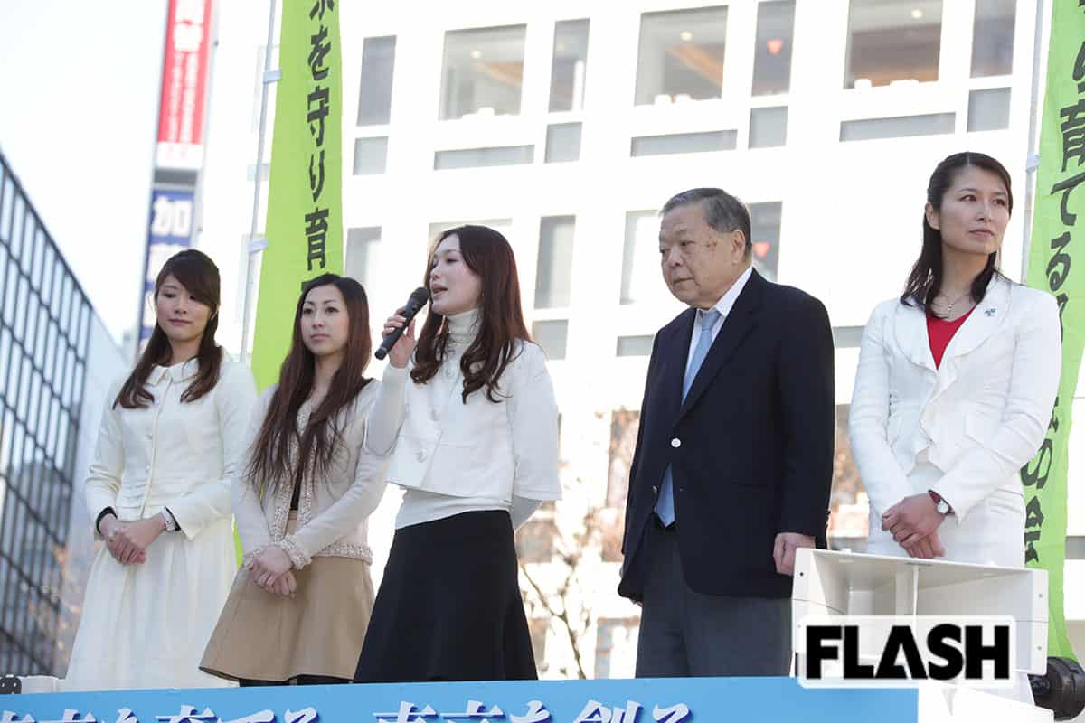 2014年、さや氏（中央）は“田母神ガールズ”の一員として選挙活動に参加した（写真・長谷川 新）