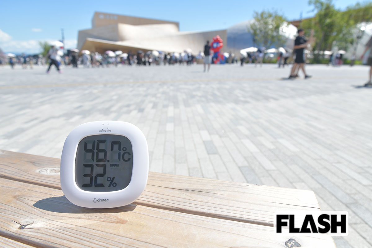日向のベンチは46.7度。とても座れない（写真・馬詰雅浩）