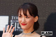 綾瀬はるか、「ライバル女優」も “裸と見間違う” 背中披露の奇遇…ストイ…
