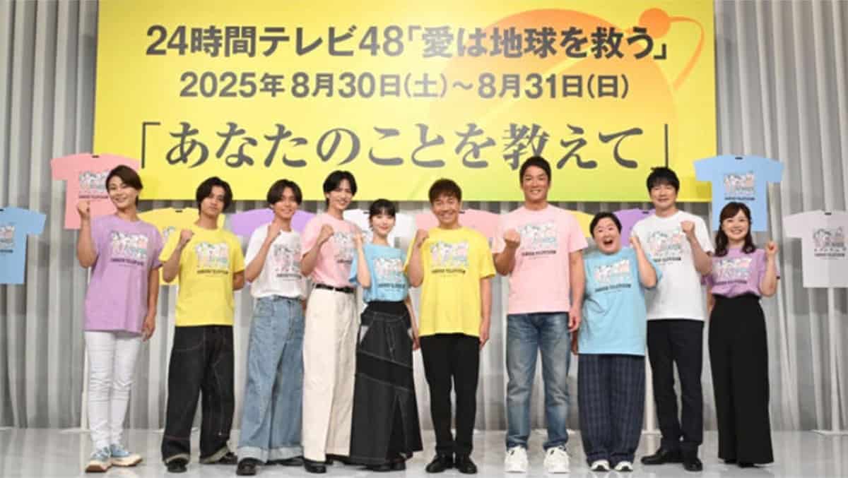 志尊淳と浜辺美波の間に立つ志尊淳(番組公式サイトより)