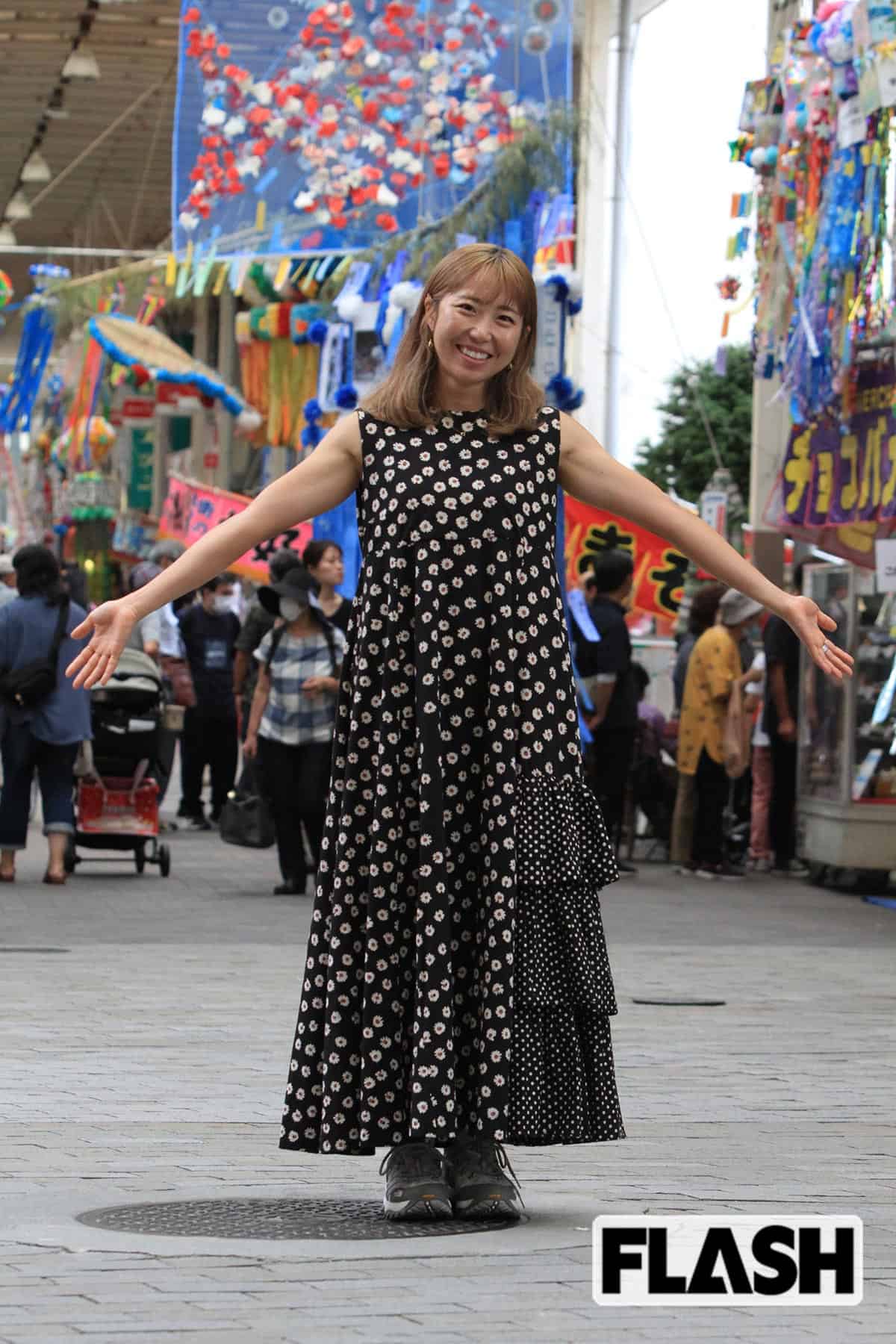 癒やしスポットという前橋中央通り商店街。「昔ながらの店と新しい店がいい感じに融合している。練習の合間の気分転換でよく行きます」(上田絢加、写真・金谷千治)