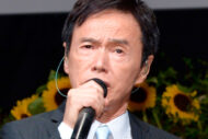 森進一　次男の「歌手デビュー」告白前に公開していた3人の息子との“家族写…