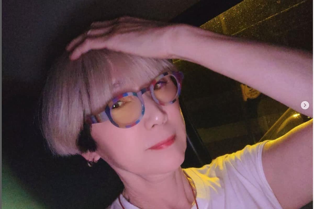 秋野暢子が投稿した車中泊の様子。バナナやクッキーを買い込んでいたという（本人Instagramより）