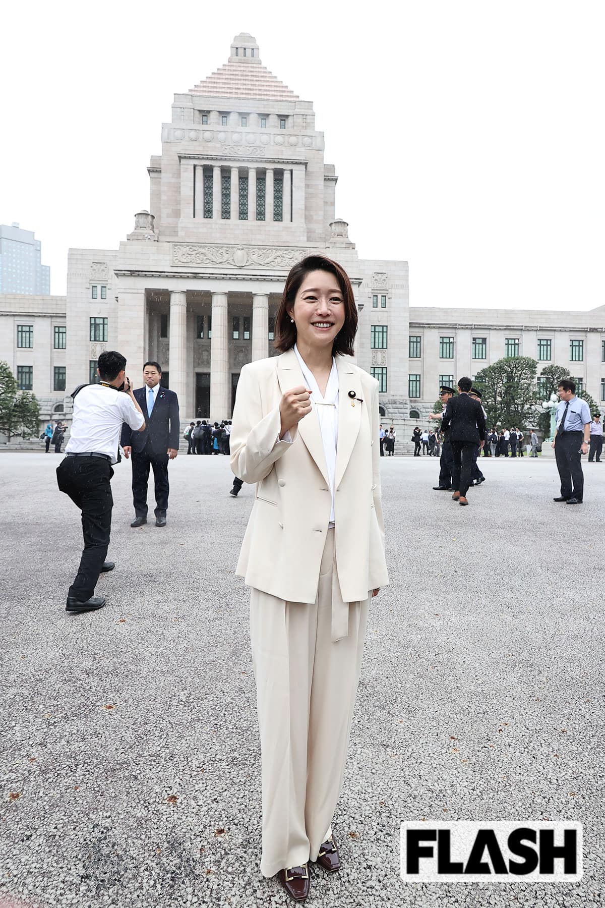 2025年8月1日、参院選挙後初めてとなる臨時国会が召集され、国会議事堂に初登院した元NHKアナウンサーの牛田茉友（写真・長谷川 新）