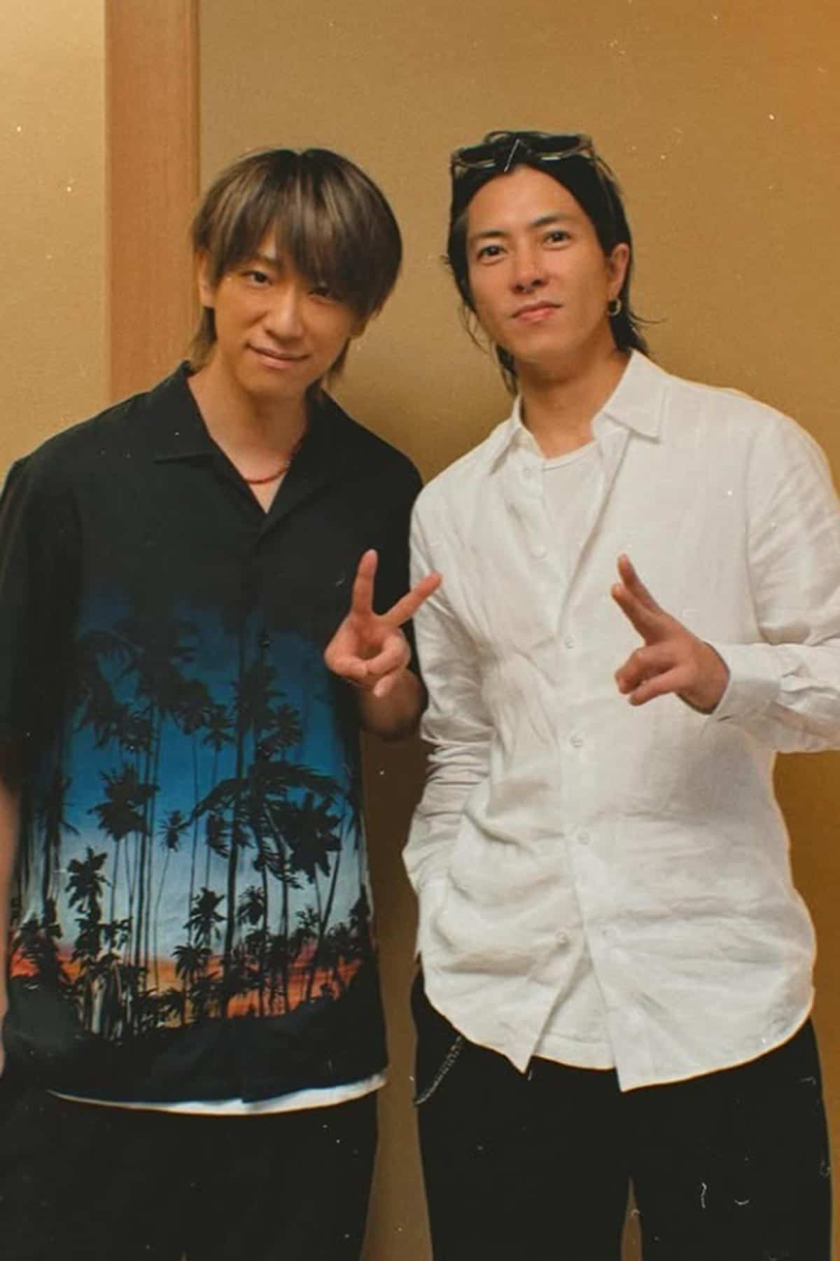 小山慶一郎が投稿した山下智久とのツーショット。山下の事務所退所後も交流が続いていたことがわかった(写真・本人Instagramより)