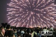 横浜花火大会で台船が“大爆発”、会場は将棋倒し寸前の大混乱…参加者からは…