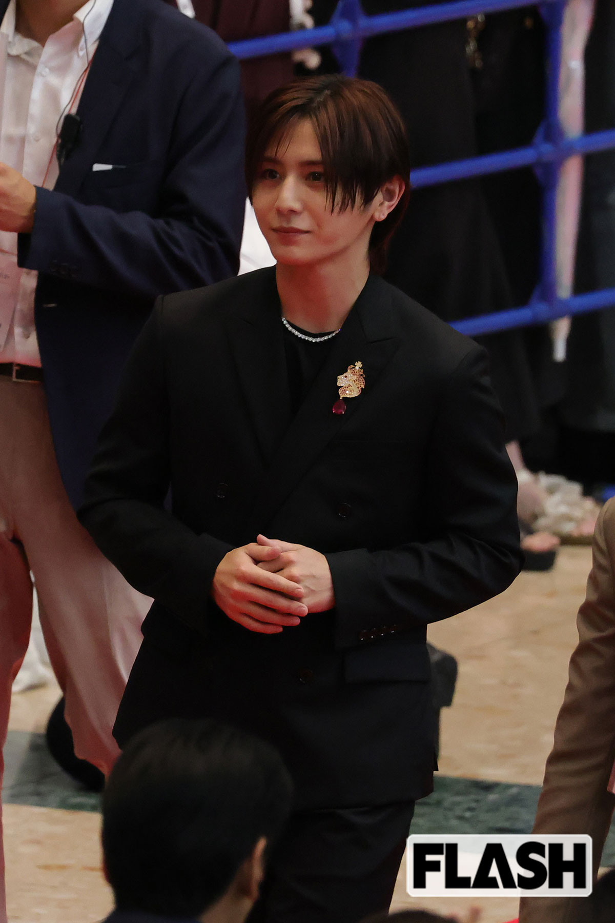 笑顔で登壇する山田涼介