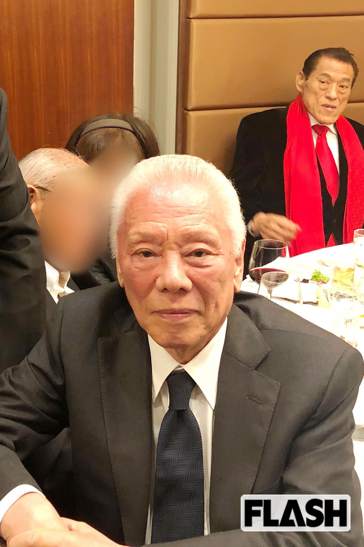 2019年、アントニオ猪木さんの妻が死去した際、猪木さんの仲間内が集まり励ます会を開いた。川村さんも会に参加し、猪木さんを励ましていたという（写真・読者提供）
