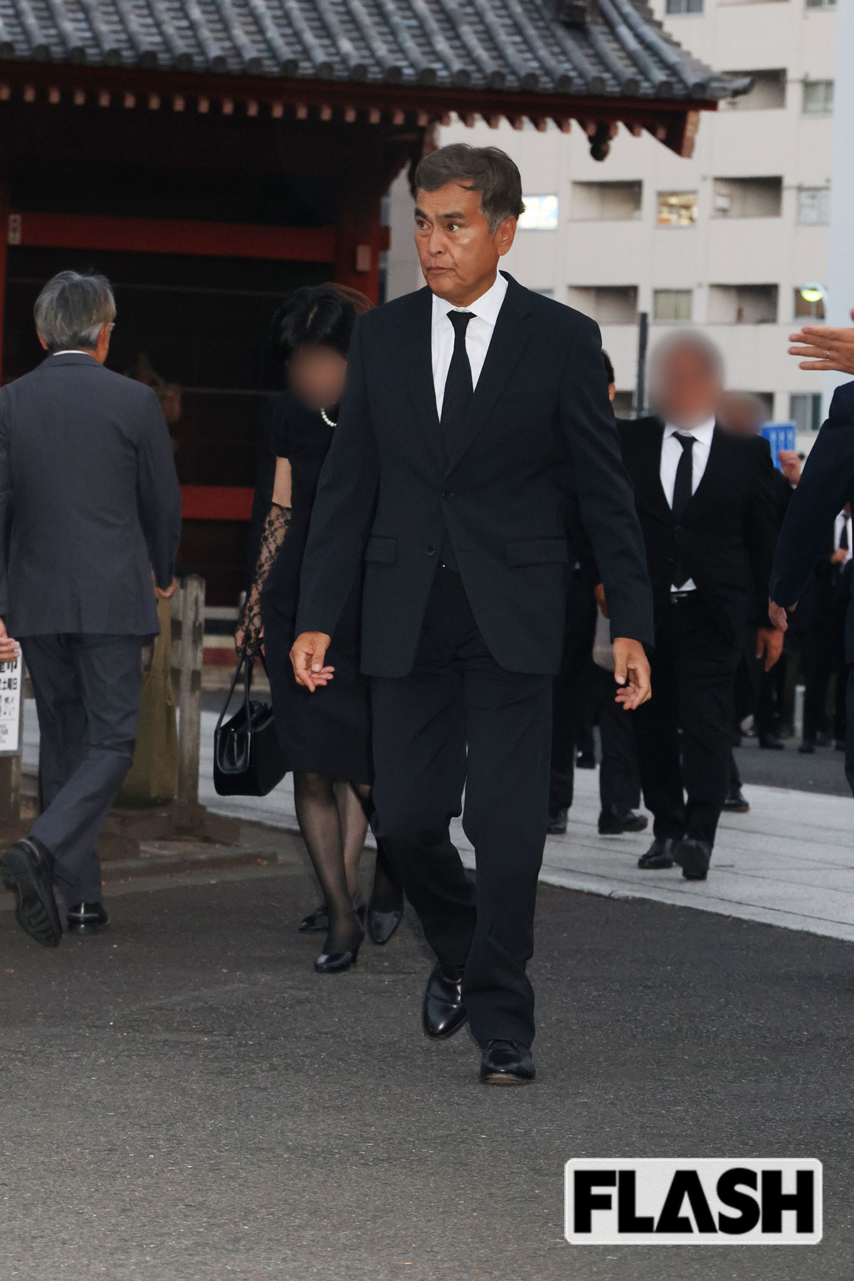 2025年8月5日、川村龍夫さんの通夜に参列した石原良純（写真・伊藤 修）