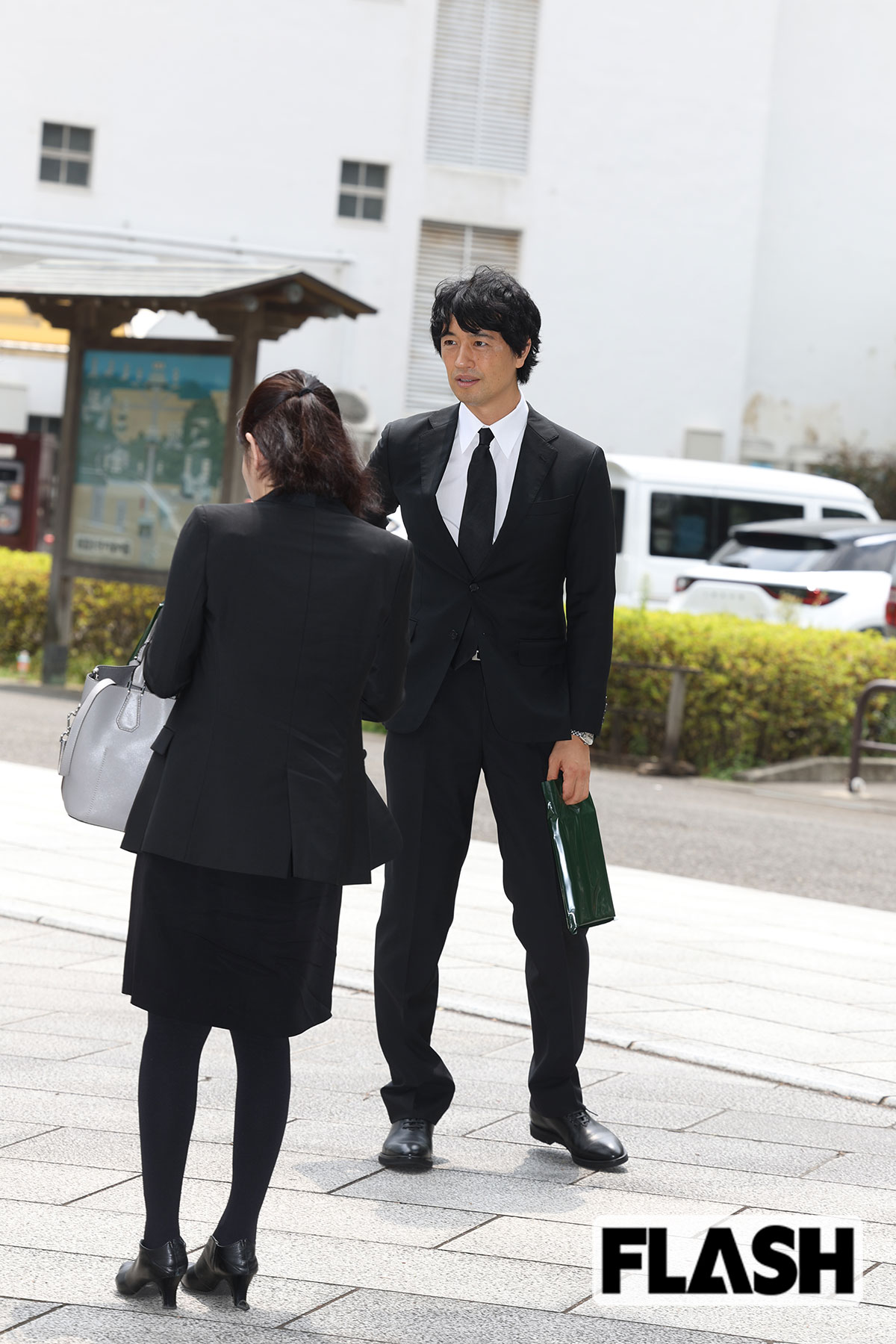 2025年8月6日、川村龍夫さんの告別式に参列した斎藤工（写真・伊藤 修）