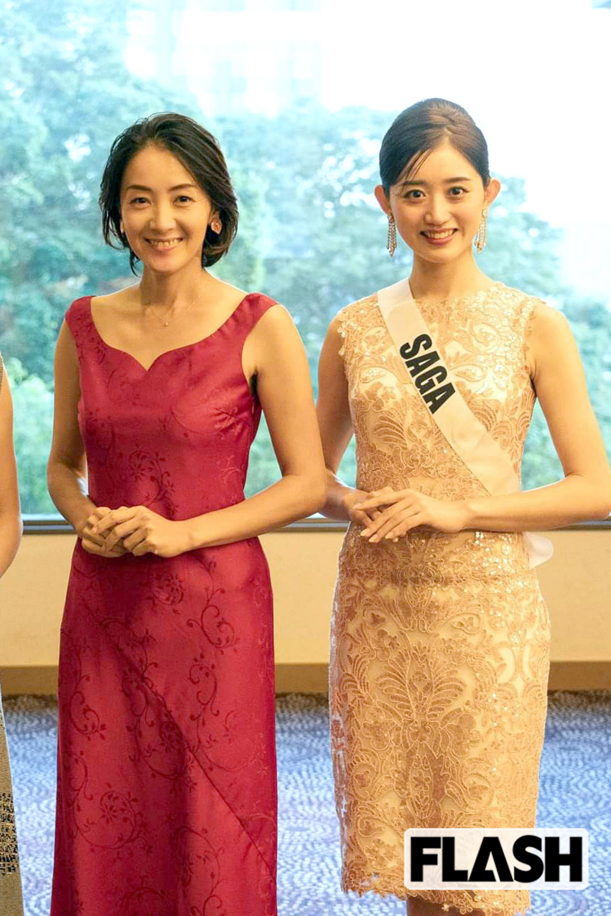 本宮純子（大坪紗耶）は、ミスコンを運営するイベント会社社長に。「2023ミスジャパン」グランプリの吉田愛さん（右）と