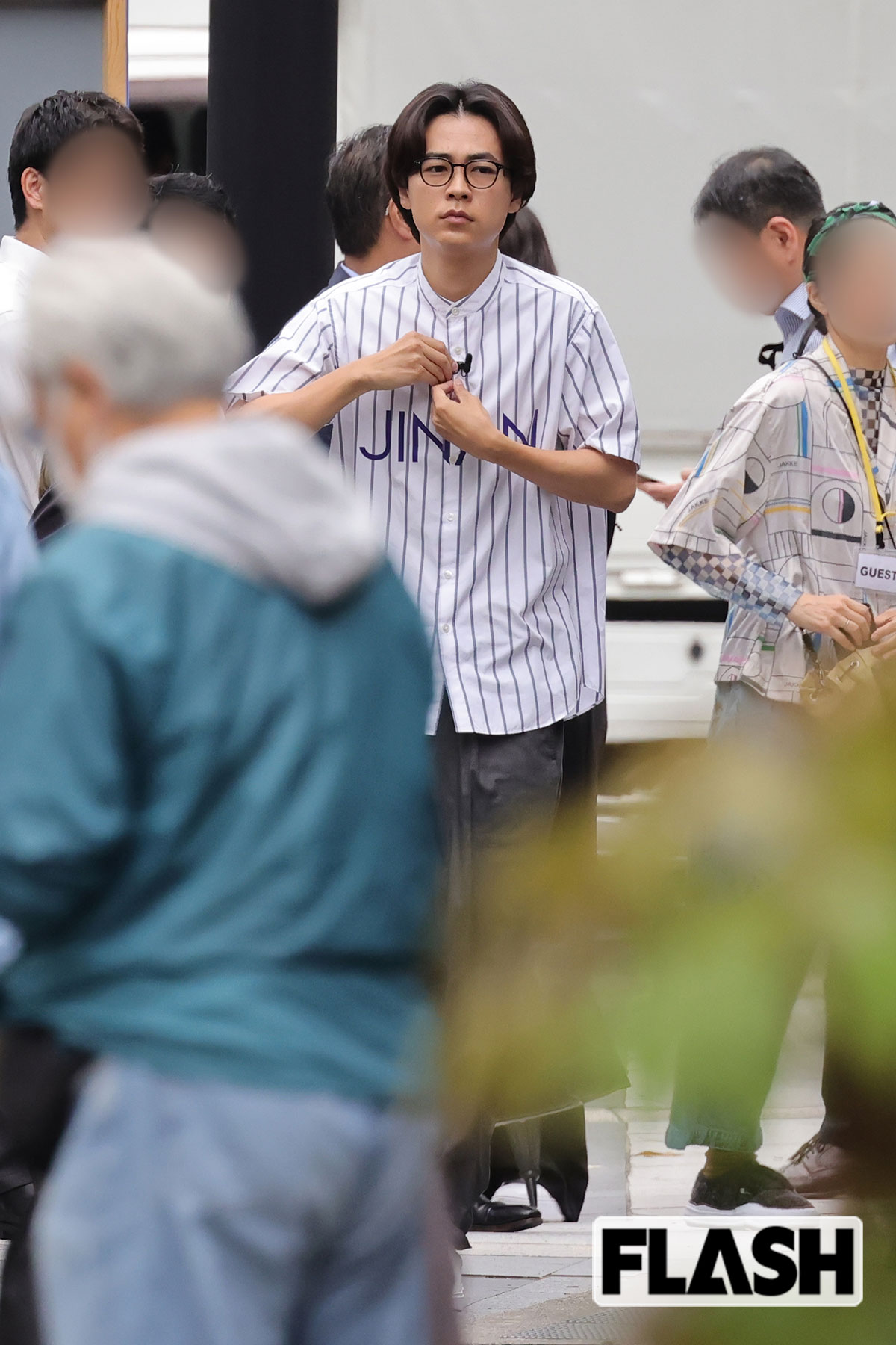 会場に移動する成田凌