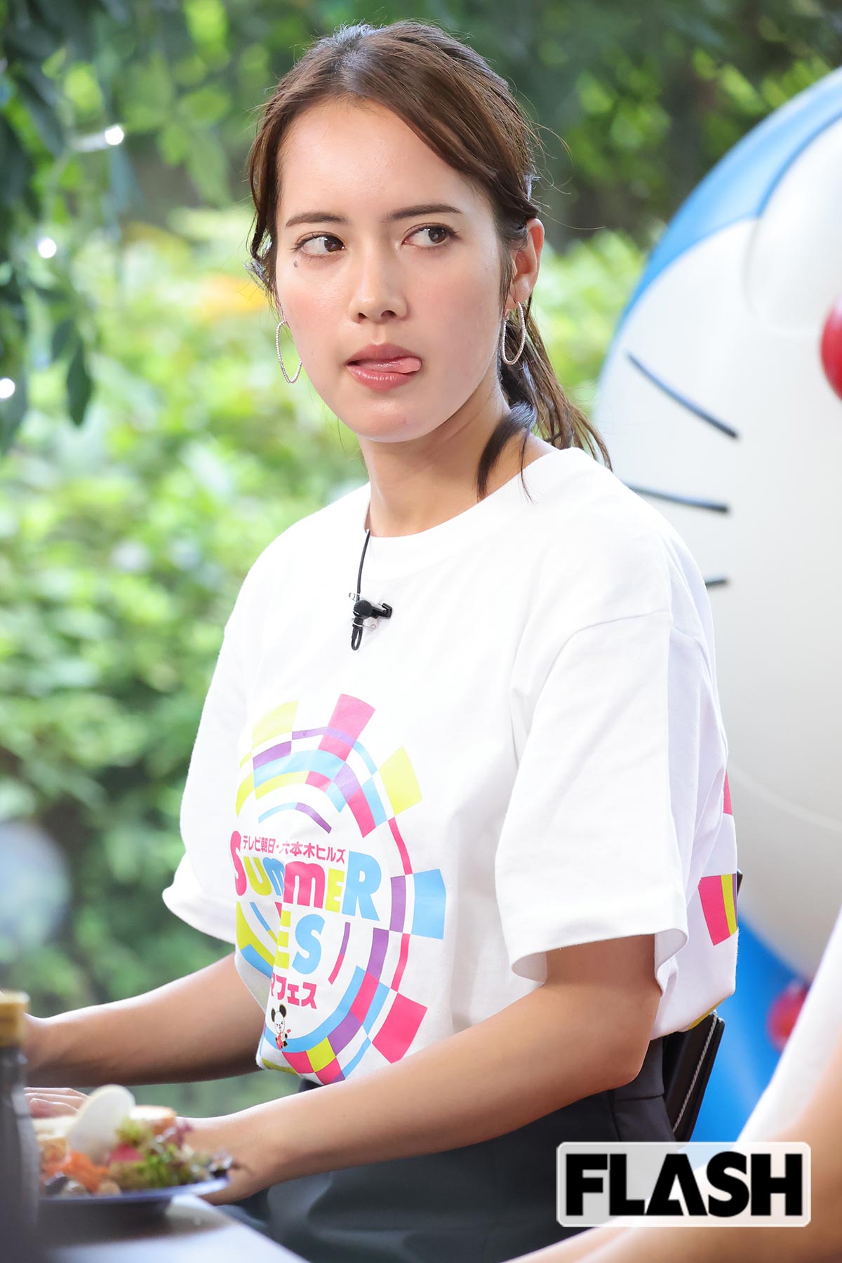 舌をペロリと出す浦林凜アナ