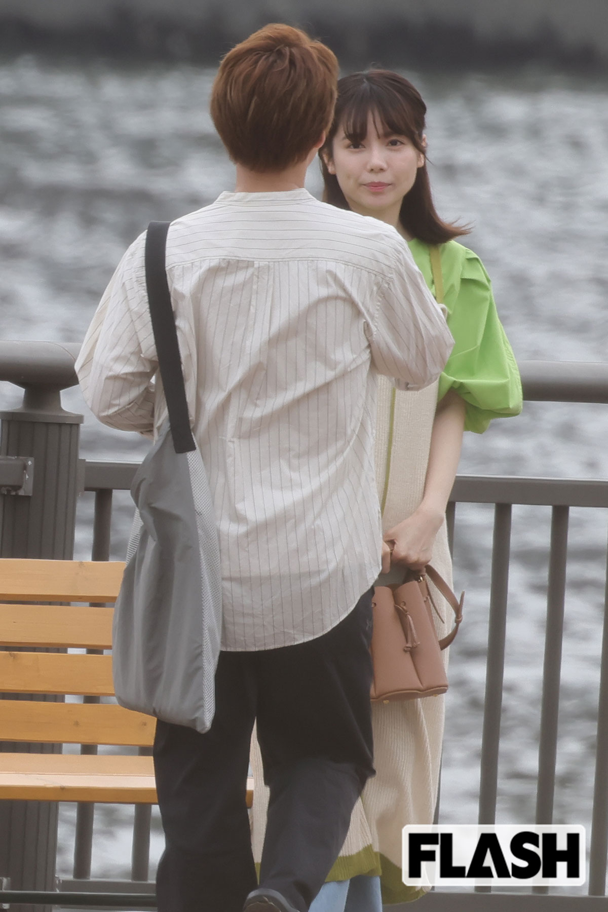 見つめ合う中山優馬と島崎遥香