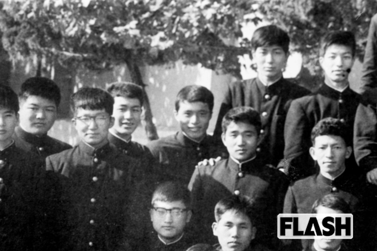 山城高卒業アルバムより(左から5番め)