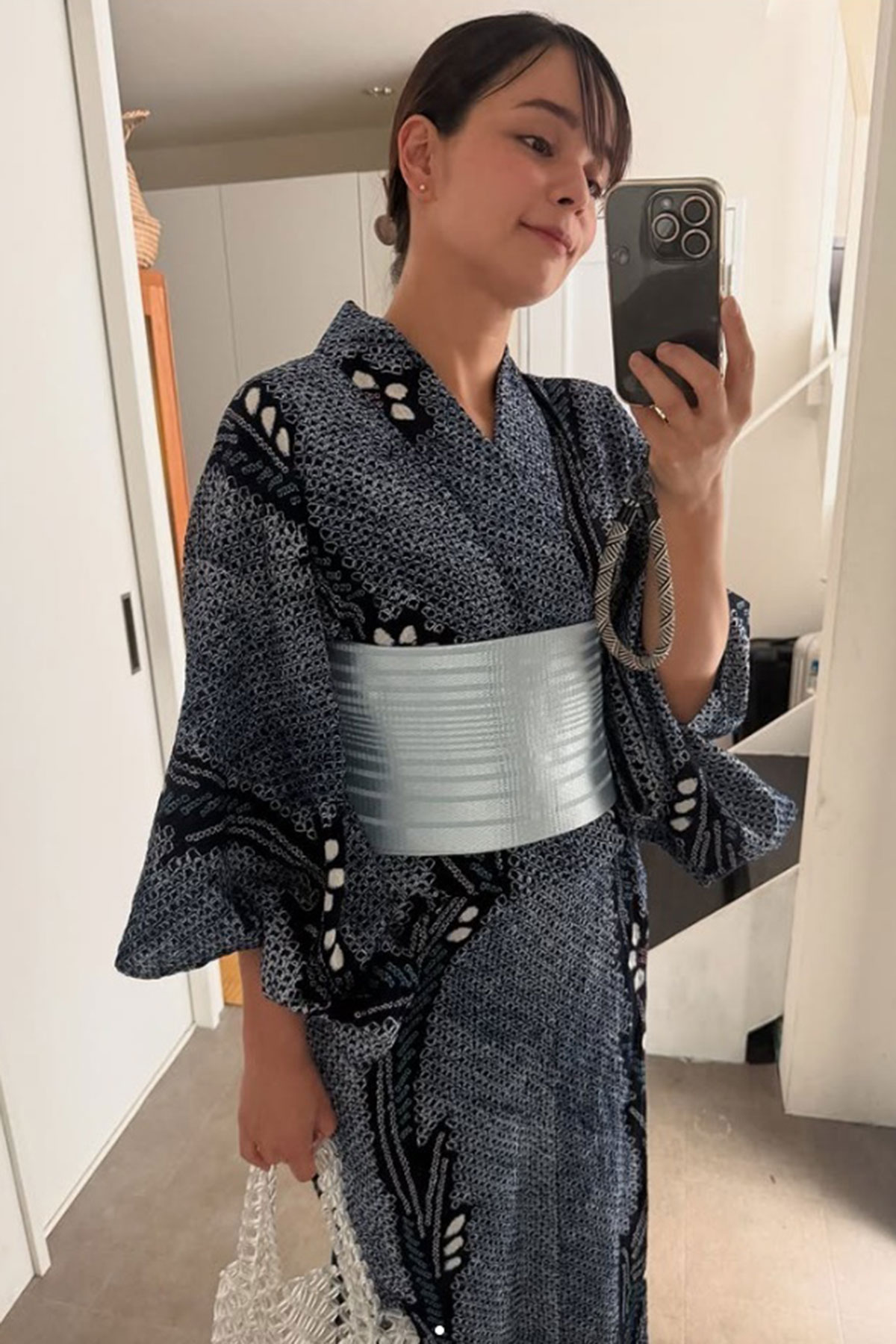 涼やかな浴衣姿を披露した加藤ローサ。離婚後の生活を楽しんでいる様子だ（写真・本人Instagramより）
