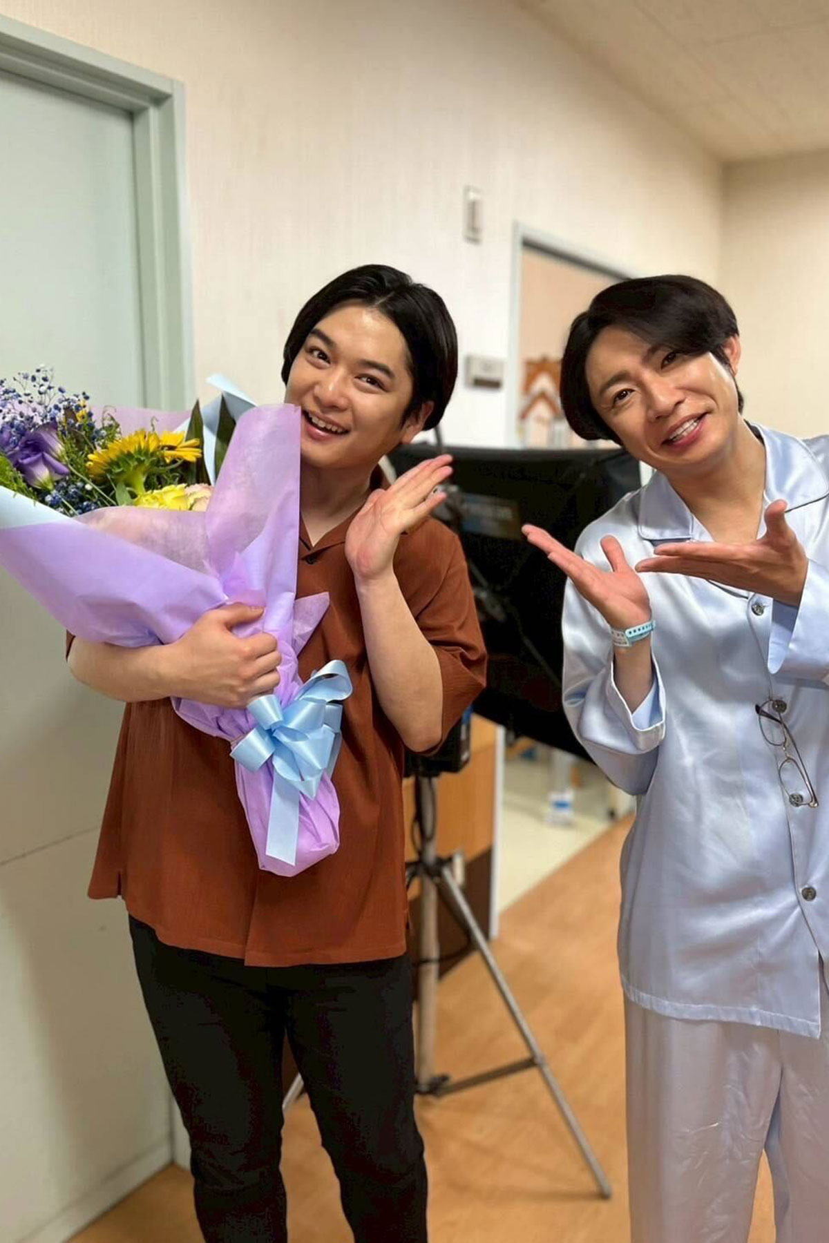 ドラマ『大追跡〜警視庁SSBC強行犯係〜』（テレビ朝日系）に出演した俳優・千葉雄大（左）と相葉雅紀（ドラマの公式Instagramより）