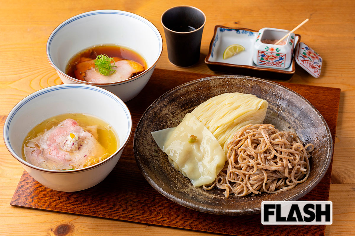 「つけ麺スープダブル」(2300円)。醤油、塩の2種類のスープと小麦粒の中心部を使用した白麺と石臼で引いた黒い麺が味わえる【Ramen FeeL<東京/青梅市>】(写真・伊東武志)