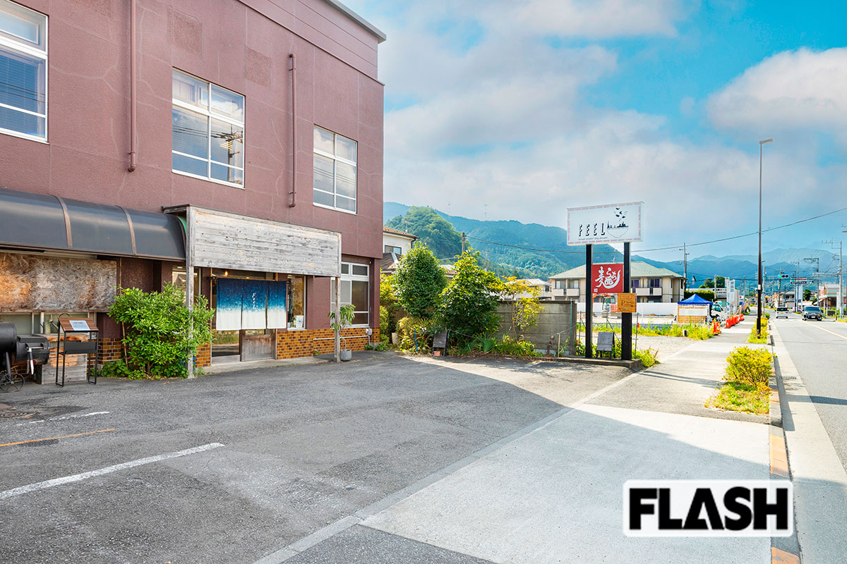スタイリッシュな店舗【Ramen FeeL<東京/青梅市>】(写真・伊東武志)