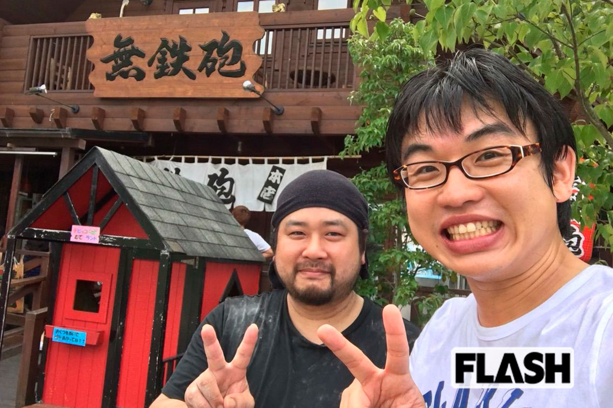 井手さんと無鉄砲の大嶋康夫店長(左)(写真・井手隊長)