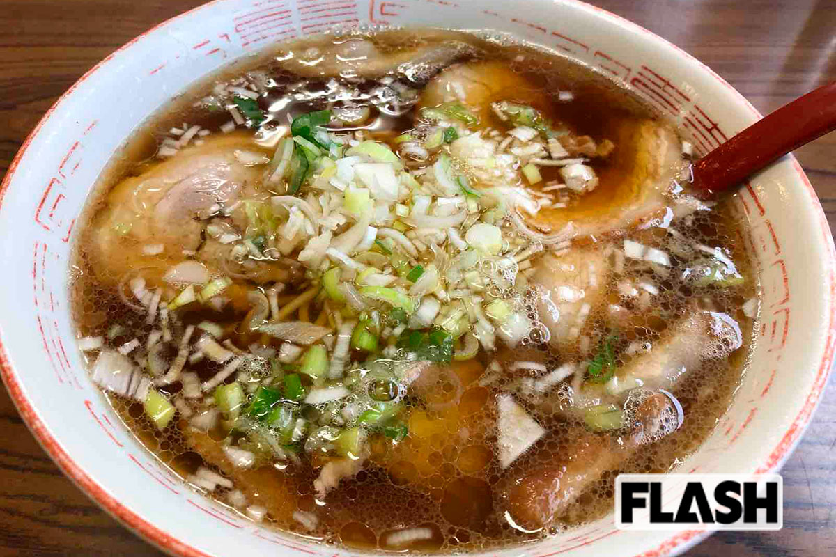 「ラーメン」(写真、900円)。「チャーシューメン」(1100円)【恵比寿<新潟/五泉市>】(写真・井手隊長)