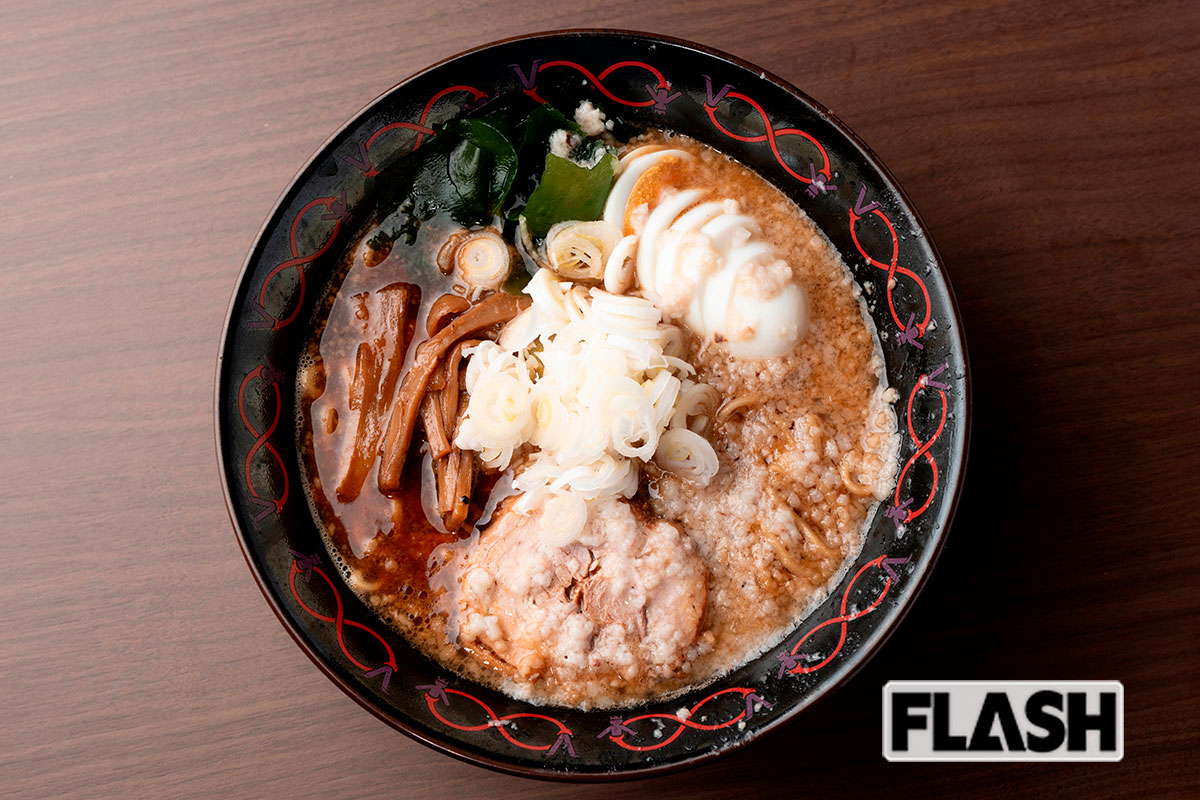 人気メニューの「ゴルジらー麺」(写真・木村哲夫)