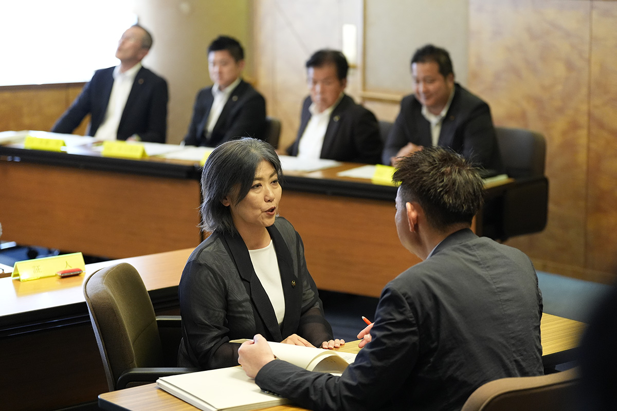 【独自】田久保眞紀市長の知られざる“地味”な学生時代…髪型は「聖子ちゃんカット」、同級生との“微妙な距離感”エピソードも