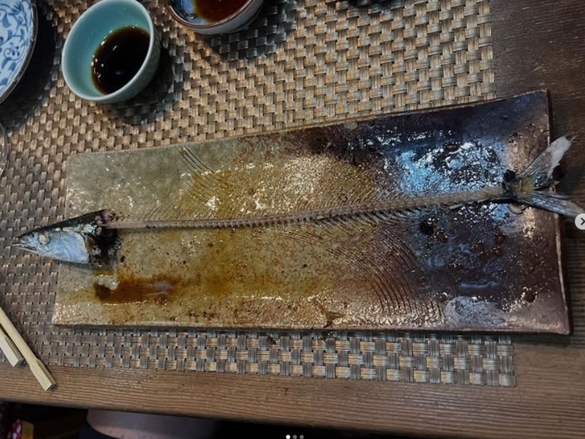 近藤真彦がアップした頭と尻尾だけ残ったサンマ(写真・本人Instagramより)