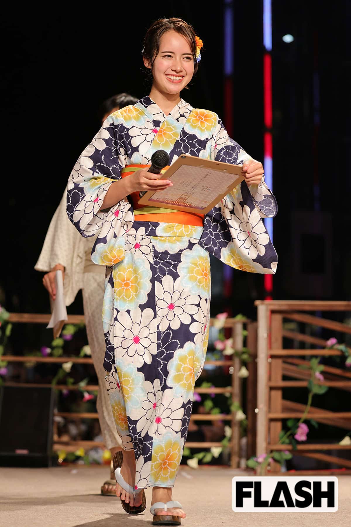 大人っぽい浴衣を着こなす浦林凛アナ