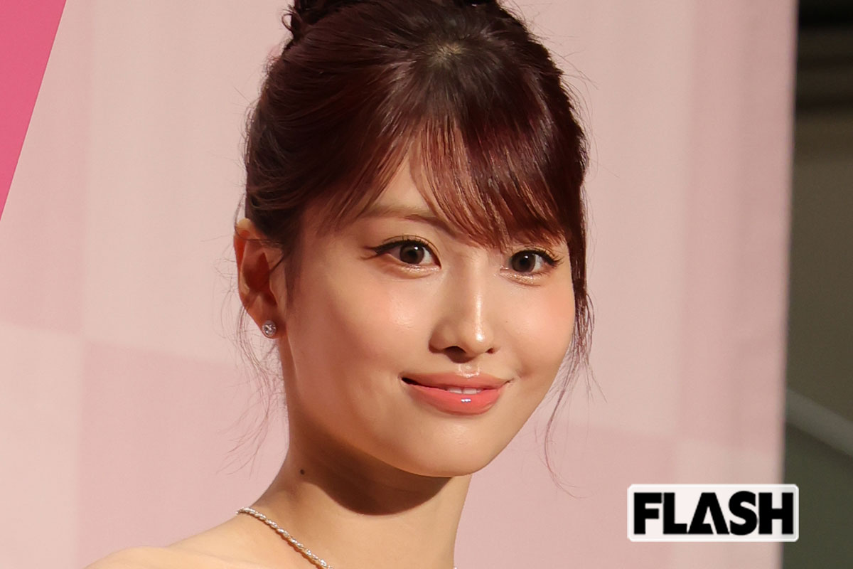 表参道にTWICE・モモ　大胆な“胸元パカパカドレス”で出現しファン騒然…