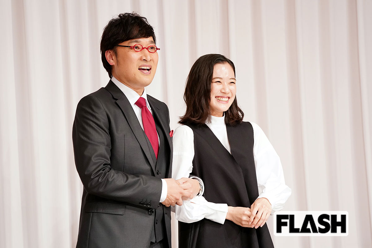 【大卒/大学中退カップル編】<10位・合計偏差値123>山里亮太・関西大学文学部 偏差値60&蒼井優・日本大学藝術学部 偏差値57 / 6月には、山里がMCを務める『DayDay.』(日本テレビ系)で共演。夫婦の好感度は高い