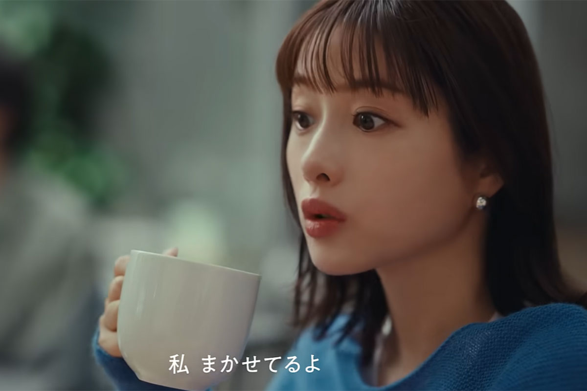 ウェルスナビのCMに出演する石原さとみ(YouTubeチャンネル「ウェルスナビ〈公式〉」より)
