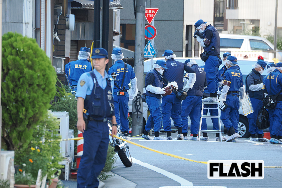 事件が起きた通りは規制線が張られていた