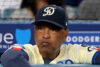 「今日も無策」ドジャース・ロバーツ監督の采配にファン大ブーイング…“動か…